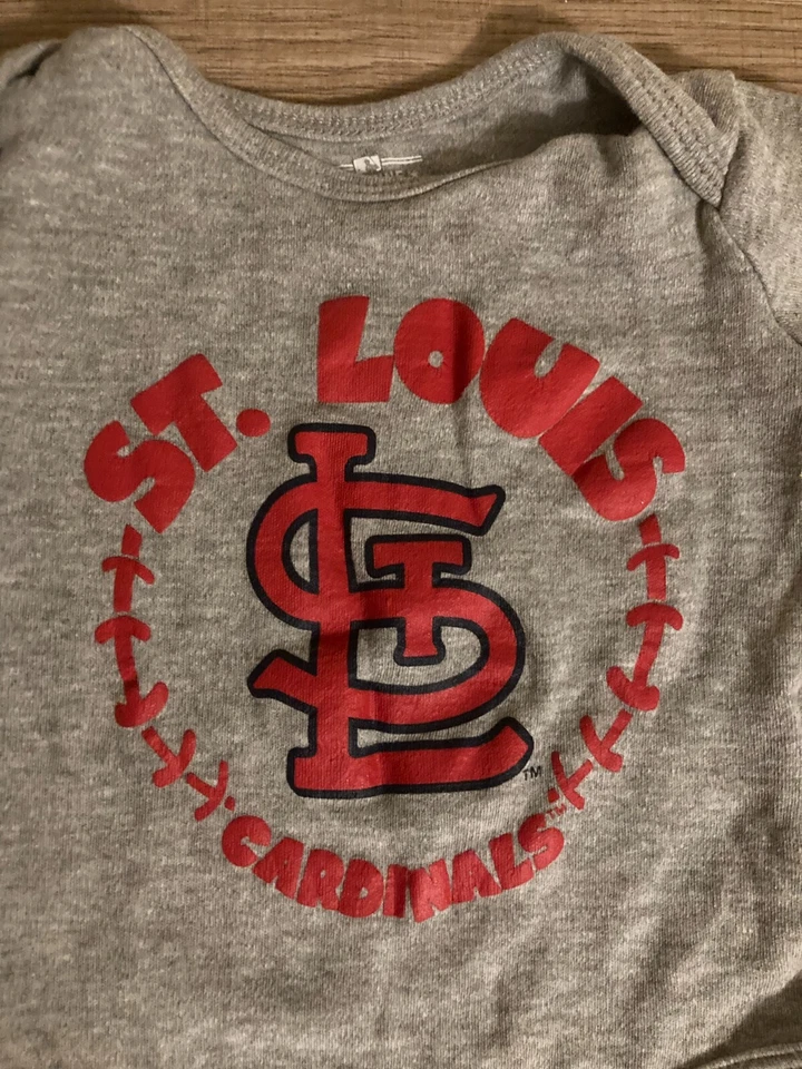 St. Louis Cardinals Bodysuit 3-6 Months Gray Short Sleeve Cotton Rayon Blend GUC - Image 2 of 3