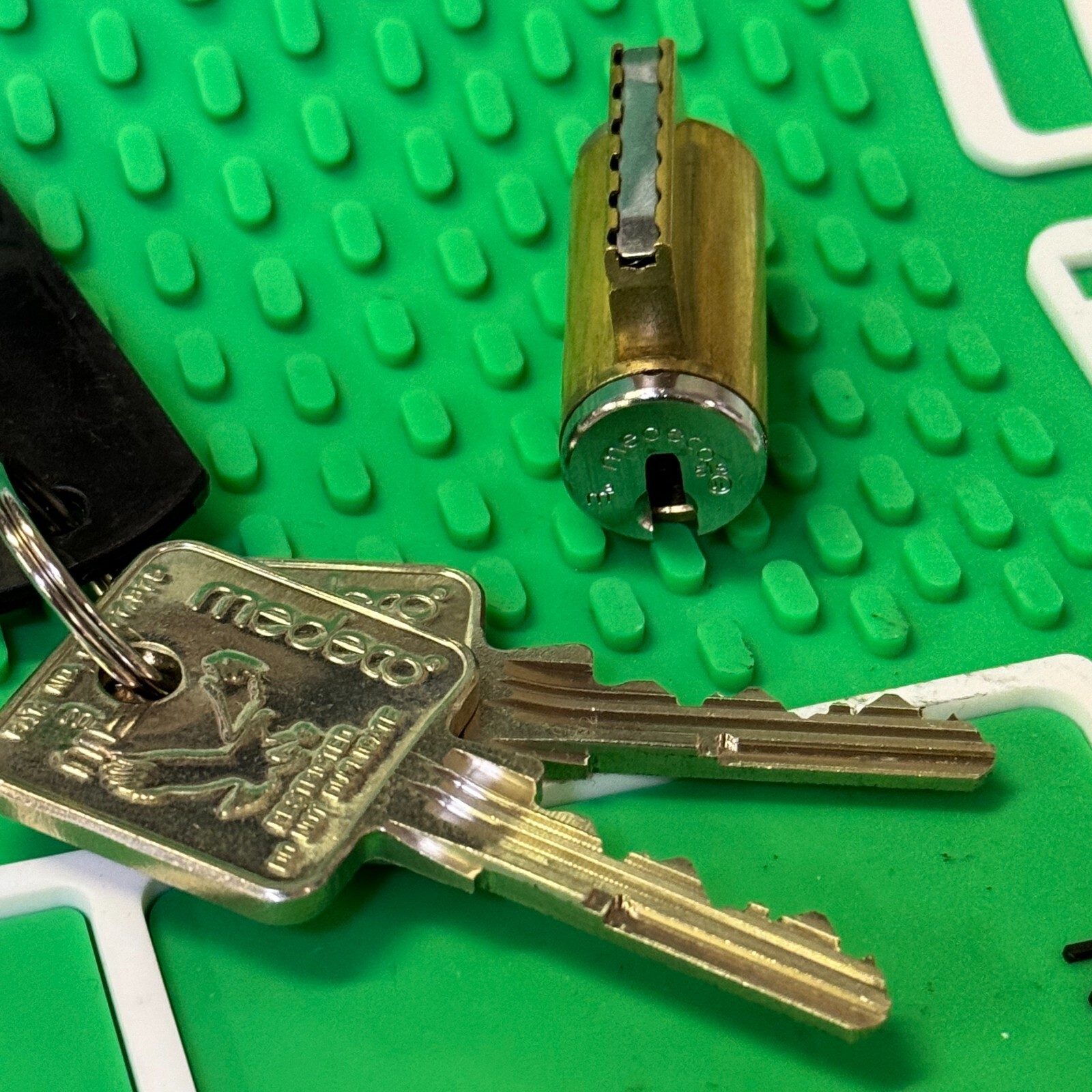Medeco M3 Biaxial 51S High Security KIK Key in Knob Cylinder w/ 2 keys