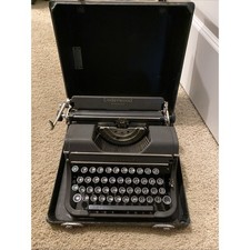 Underwood Champion Portable Typewriter With Case Vintage 1930’s *Works* thumbnail