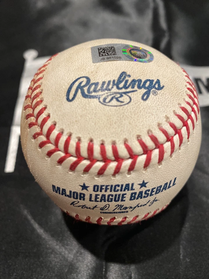 David Ortiz MLB Game Used Single Autographed Ball 8/18/16 Career Hit #2427 - Image 4 of 4