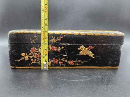 Antique 19th C. Chinese Lacquered Jewelry Box with Relief & Hand-Painted Scenes - Picture 12 of 15