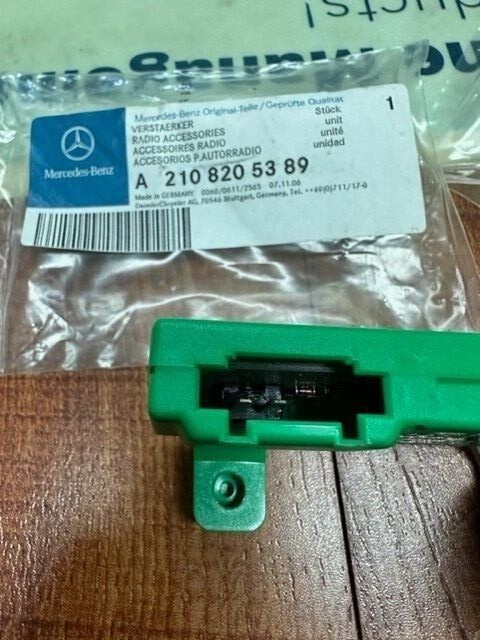 Genuine Mercedes-Benz 1996-2003 E-Class Antenna Amplifier 