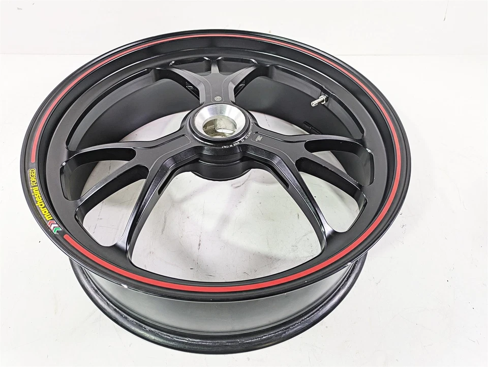 Llanta trasera Ducati Hypermotard 939 SP 2018 Marchesini forjada 17x5,5 50221561A Foto 2 de 4
