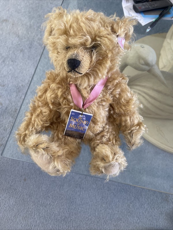 Steiff LimitedEdition Musical Teddy Bear "Sound of Music" 668395