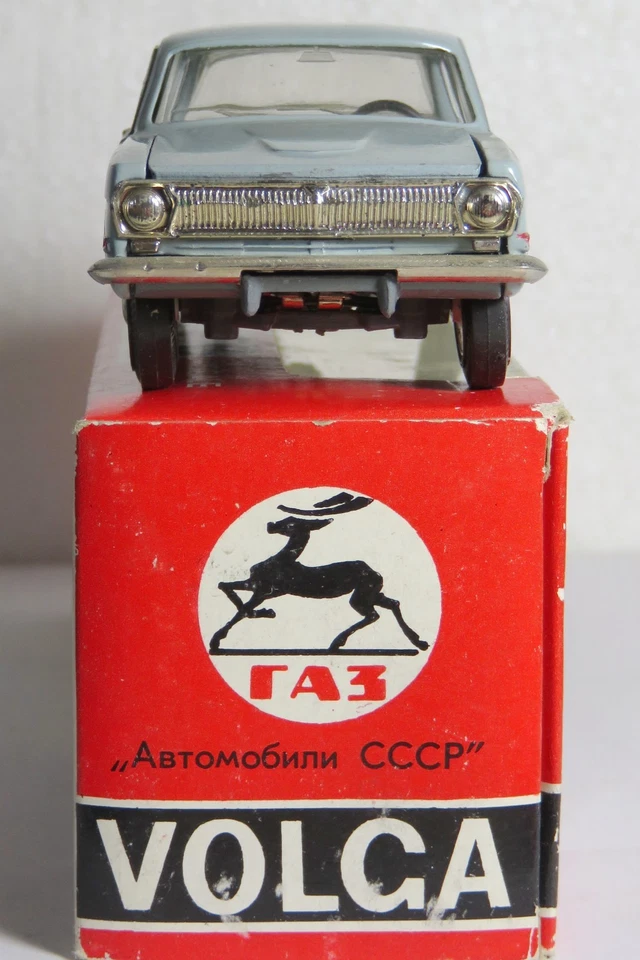 Volga GAZ-24 sedan die-cast model, 1/43 scale, made in the former USSR, - Image 3 of 4