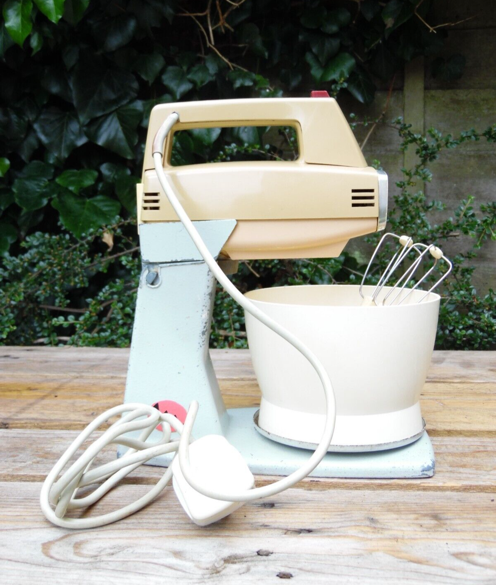 Vintage Cake Mixer Black+Decker M700 300 Watts Hand Mixer With