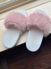 FAO Schwarz Slippers  size Younth 3-4