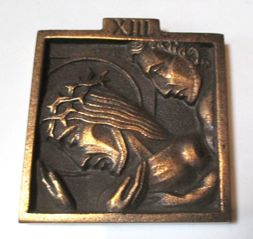 Juego de 14 placas escultóricas de estaciones de la cruz de bronce fundido - Imagen 14 de 16