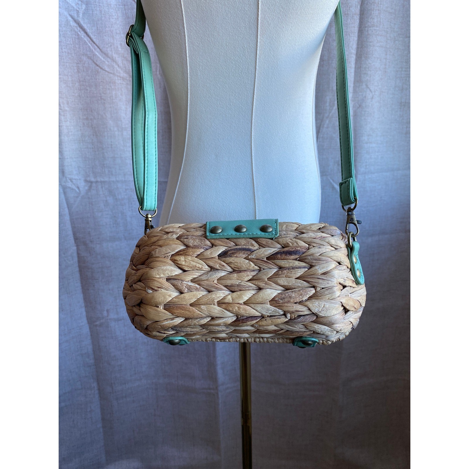 Sun N Sand Woven Straw Turquoise Trim Crossbody Bag Bamboo Lock