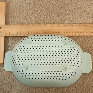 Green Plastic Colander Strainer w/ Handles, Medium 12 in Diameter, Reusable