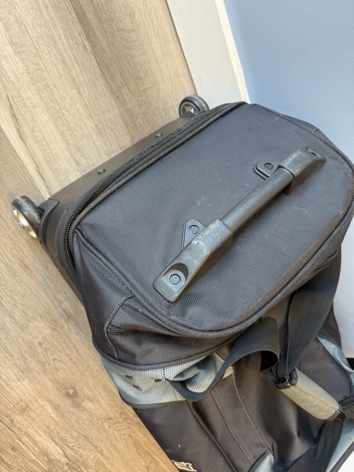 FUL 28” Hybrid Soft Rolling Duffle Bag Wheeled Suitcase Lots Compartments Gray - Image 4 of 4