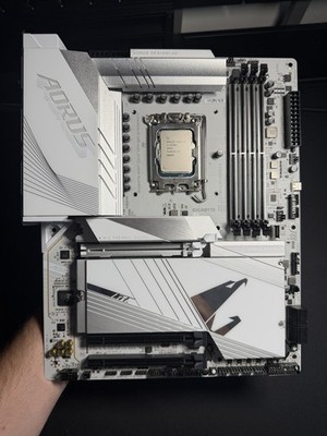 CPU + MOBO COMBO / GIGABYTE Z790 AORUS PRO X / INTEL I7-14700K (NO OVERHEATING)