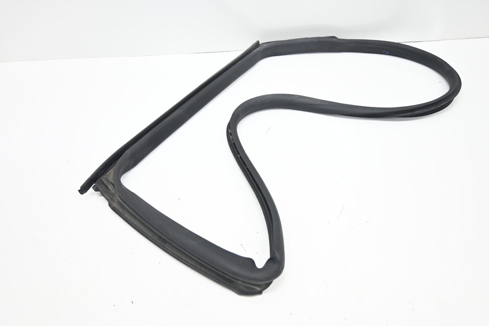 Maserati Ghibli 2014-2020 REAR+LEFT Weatherstrip