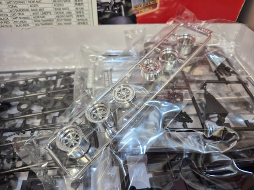 Fujimi 1/20 Scale Ferrari 126CK Plastic Model Kit Transparent Body Specification - Picture 10 of 24