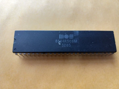 MOS 8564 R5 CBM VIC II chip