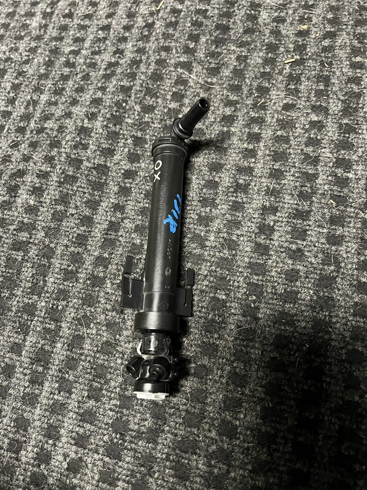 New Headlight Washer Nozzle Cylinder For BMW X6 E90 323i 325i 328i 61677179311 - Image 2 of 4