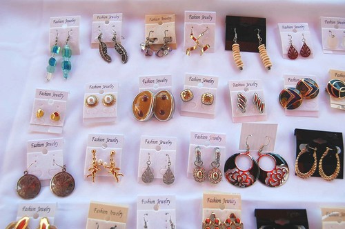 Pierced Earrings Asst'd Styles,Length,Colors,Materials Vintage/Modern 50pr S5354 - Picture 16 of 35