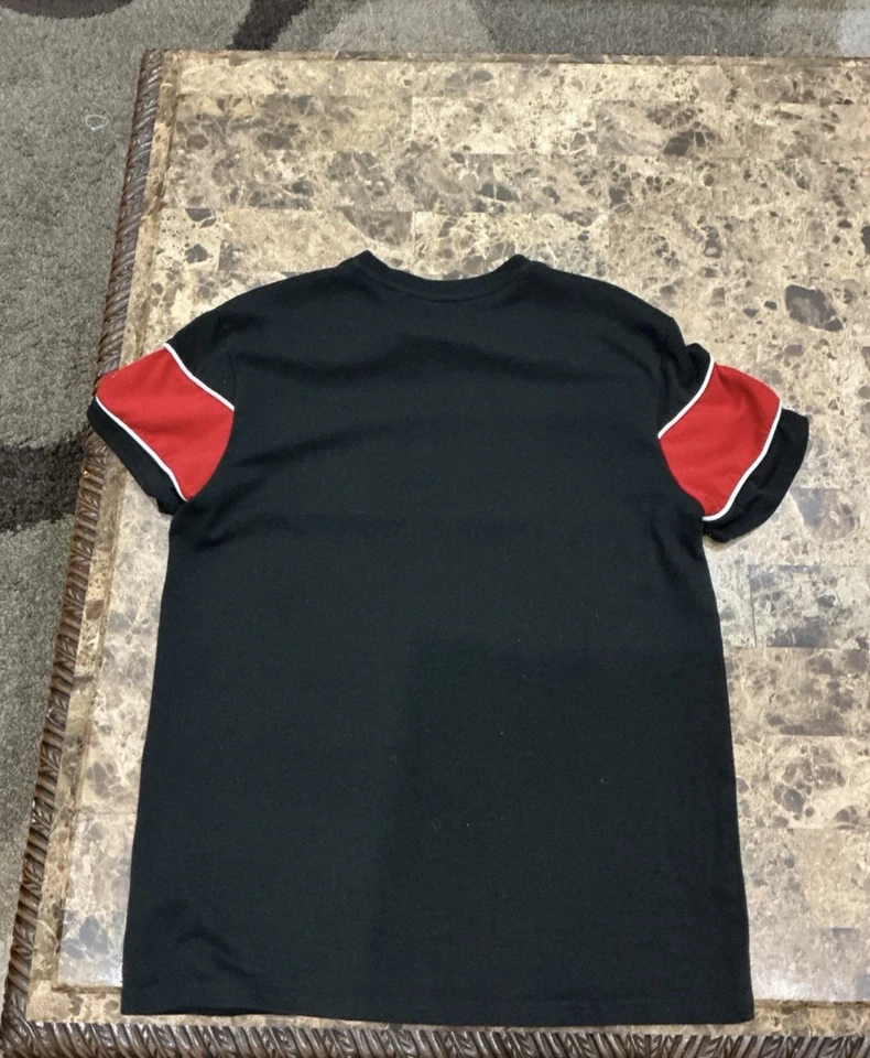 Men’s Guess T Shirt Black And Red - Image 2 of 2