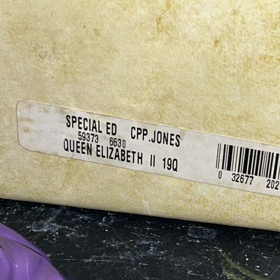 Queen Elizabeth 2, Coalport figure, 70th, 1996, Ltd 298/500, Certificate, BNIB  - Image 3 of 4