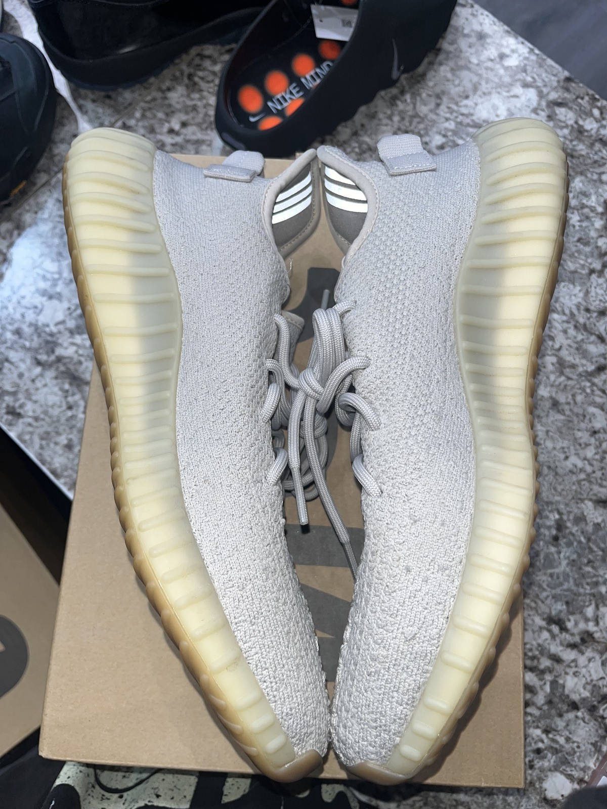 Size 12M/13.5W - adidas Yeezy Boost 350 V2 Sesame F99710 Pre-Owned thumbnail 4
