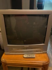 Vintage 24” VCR magnavox tv/dvd combo w/ remote MWC24 T5B Gaming. Retro. Perfect