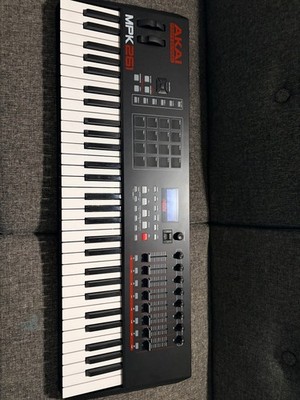 Akai Professional MPK261 w/ cable 