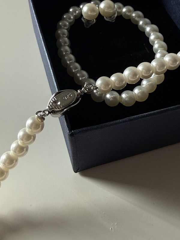 Crystal Jewelry Pearl Necklace and Bracelet Set White Round Jewelry