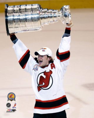 PATRICK ELIAS Hoist Stanley Cup 8x10 Photo NEW JERSEY DEVILS 2003 CHAMPIONS