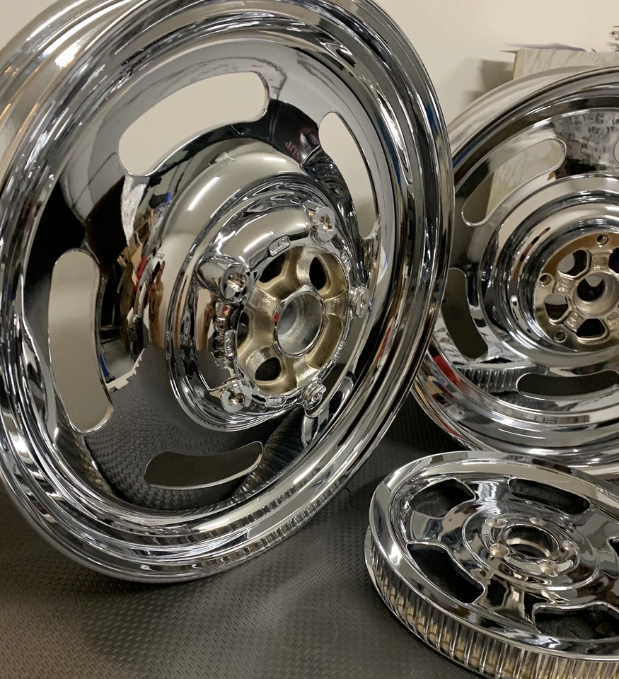 Ruedas ranuradas cromadas Harley Night Rod Special 2007-17 VROD VRSCDX llantas intercambio Foto 3 de 4