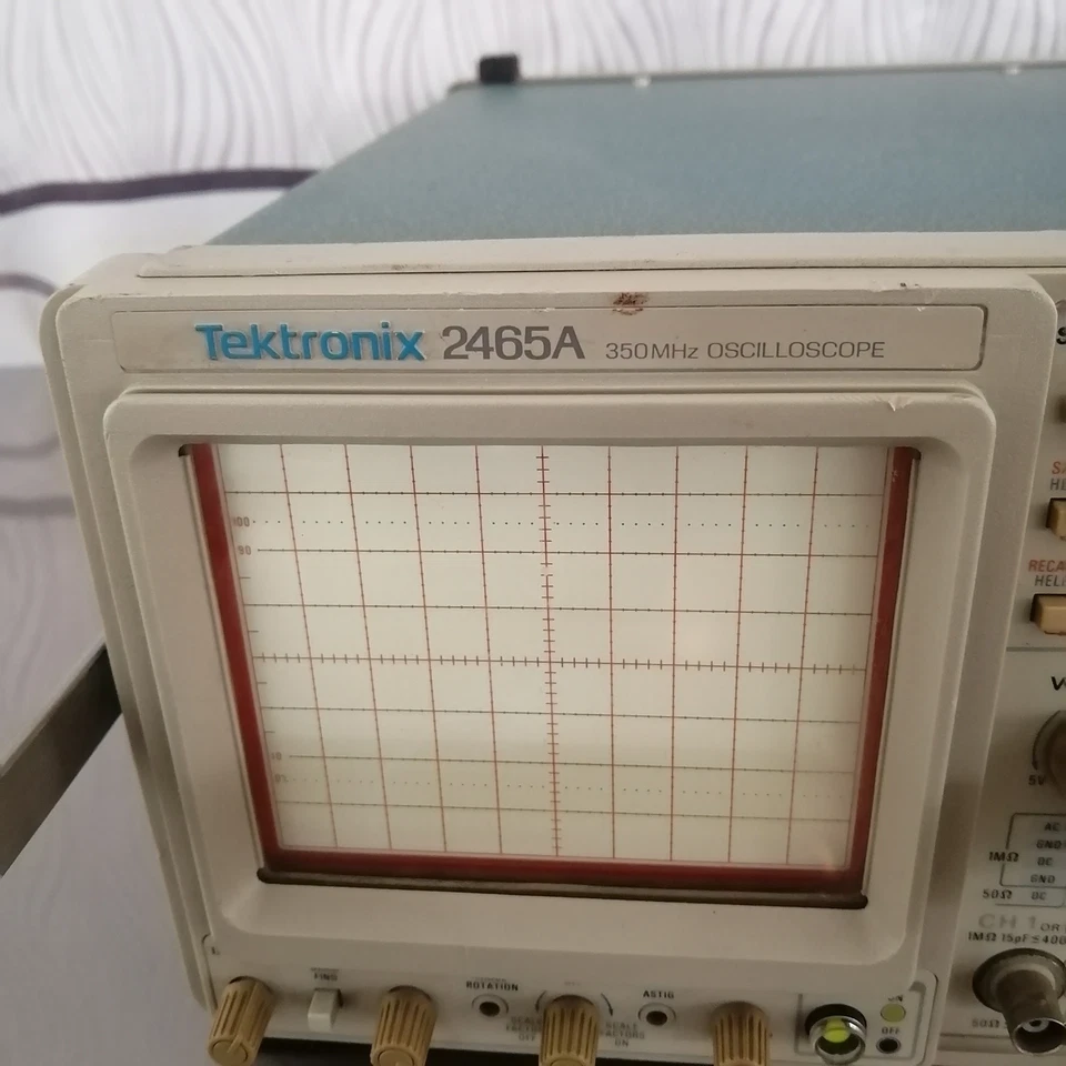 Tektronix 2465A 350MHz OSCILLOSCOPE 1pcs - Image 4 of 4