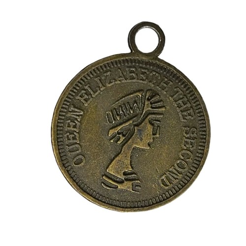 Necklace Pendant Medal Queen Elizabeth 