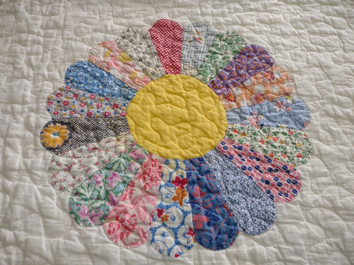 【USA vintage】feed sack アンティークキルト ドレスデン 🌟 1920's Vintage Antique Dresden Plate Quilt Full Flour