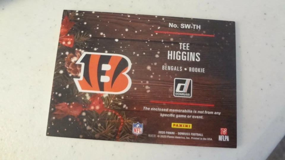 2020 DONRUSS ROOKIE SWEATERS #SW-TH ROOKIE TEE HIGGINS FOOTBALL CARD - Image 2 of 2