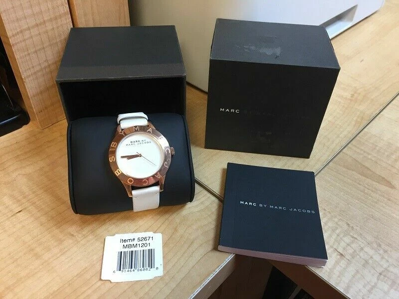 Marc jacobs smart top watch rose gold