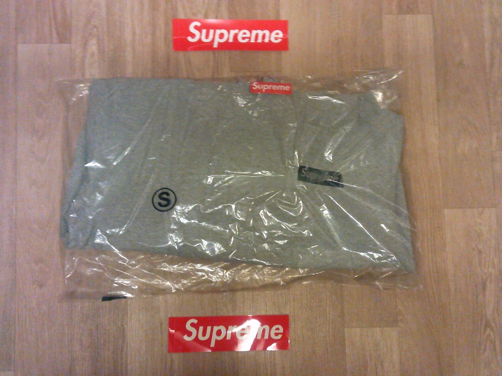 Sweat à capuche Supreme Catwoman gris taille S neuf avec étiquettes commande confirmée