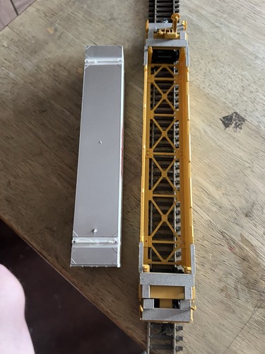 HO Scale Athearn 48' Trailer Train well car with 1 container - Picture 7 of 21