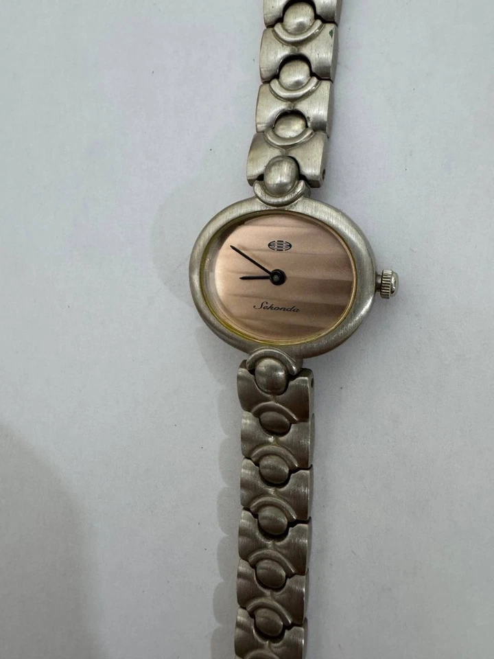Reloj Sekonda Mujer Ovalado Esfera Champagne Tono Plata Pulsera Cuarzo Foto 3 de 4
