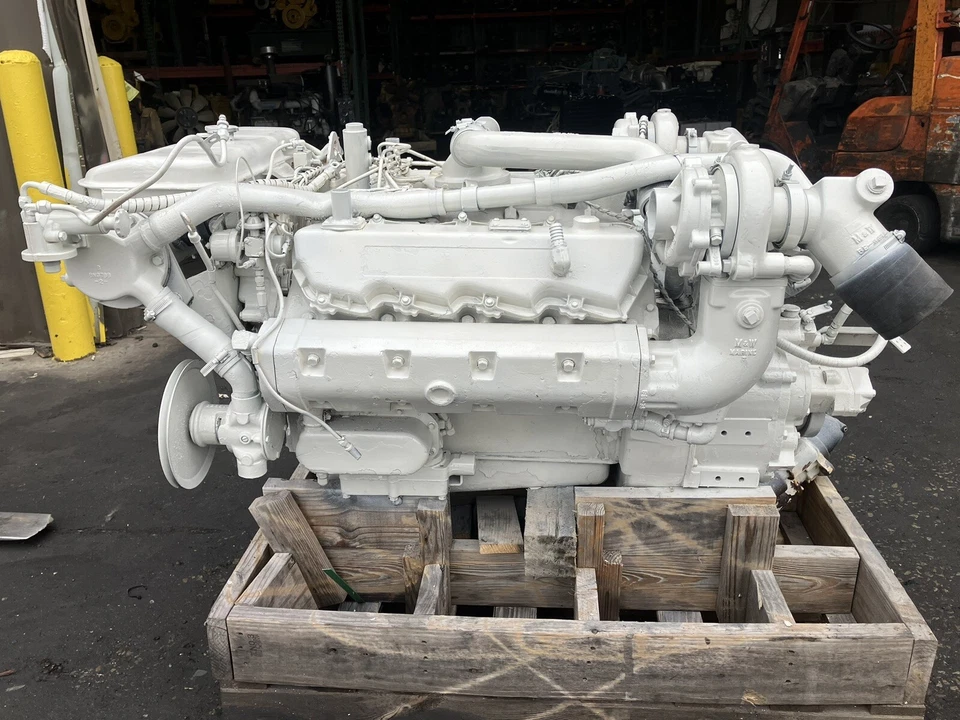 MOTOR DIÉSEL MARINO DOBLE TURBO CATERPILLAR 3208 EXCEDENTE GUBERNAMENTAL CON TRANSMISIÓN Foto 2 de 4