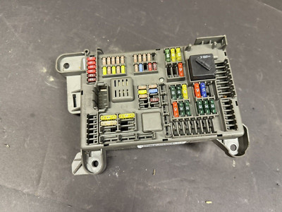 BMW X5 M X6 E70 E71 E72 Rear Power Distribution Relay Fuse Box Module Unit OEM
