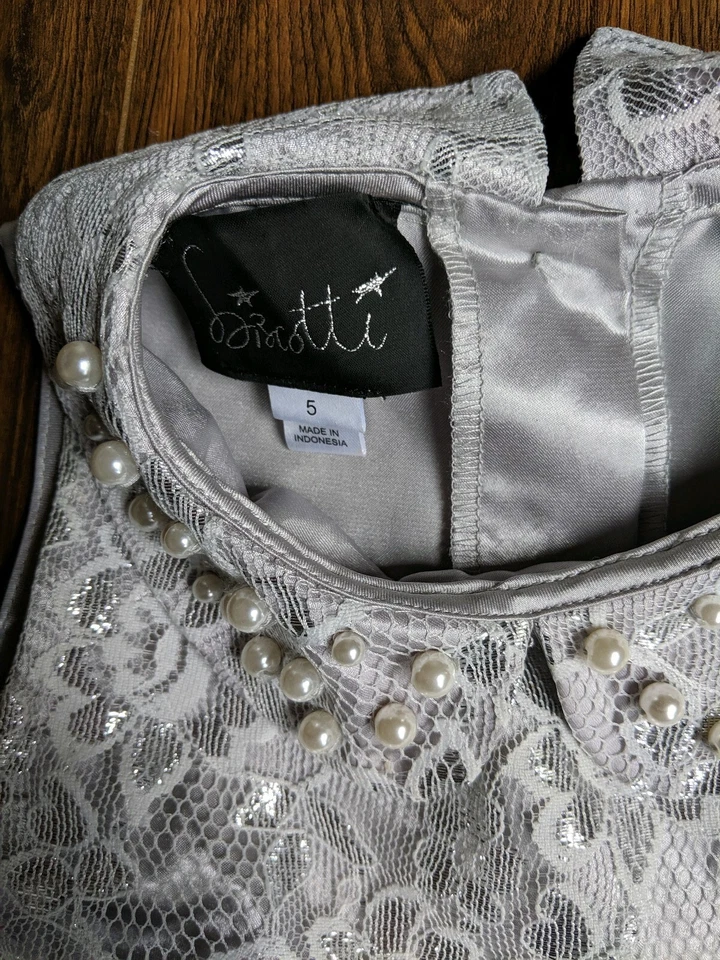 Vestido Tutú de Encaje Biscotti Gris Plateado Cuello Perlas Talla 5 Usado Una Vez Foto 4 de 4