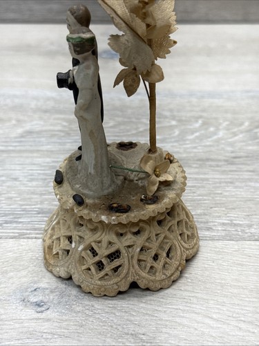 Antik 1930 Biskuit Hochzeitstorte Topper mit Spitze und Papier Blumen Braut/Bräutigam - Bild 5 von 10