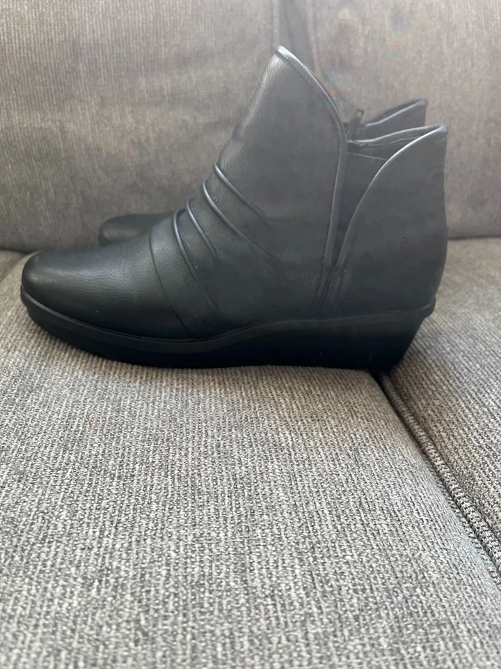 Bota para mujer Croft & Barrow Ortholite talla 8 tobillera Foto 4 de 4