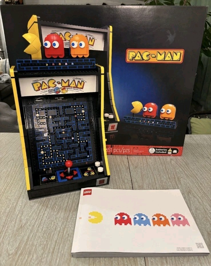 Pac-Man Arcade Lego Set (10323) PLUS Box and Instruction Booklet Complete W/mini
