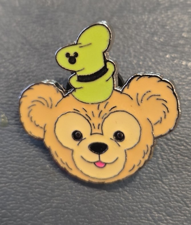Walt Disney - Hidden Mickey - Duffy Bear with Goofy Hat - Trading Pin