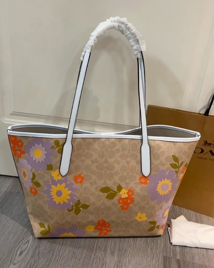 COACH City Tote Bag In Signature Canvas With Floral Print CBG71