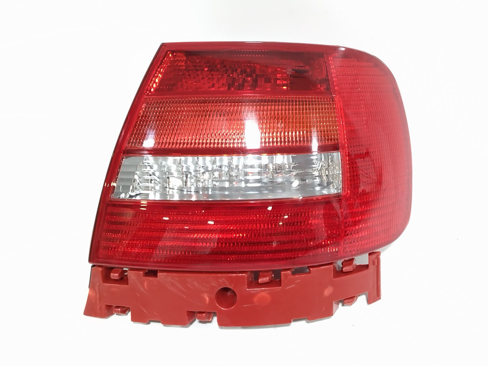 Feu arrière droit Audi A4 8D0945096F phare bloc optique berline 4P