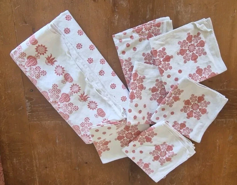 1 x Tischdecke rotes Muster, Baumwolle, 130cmx115cm, 6 x Servietten dazu passend