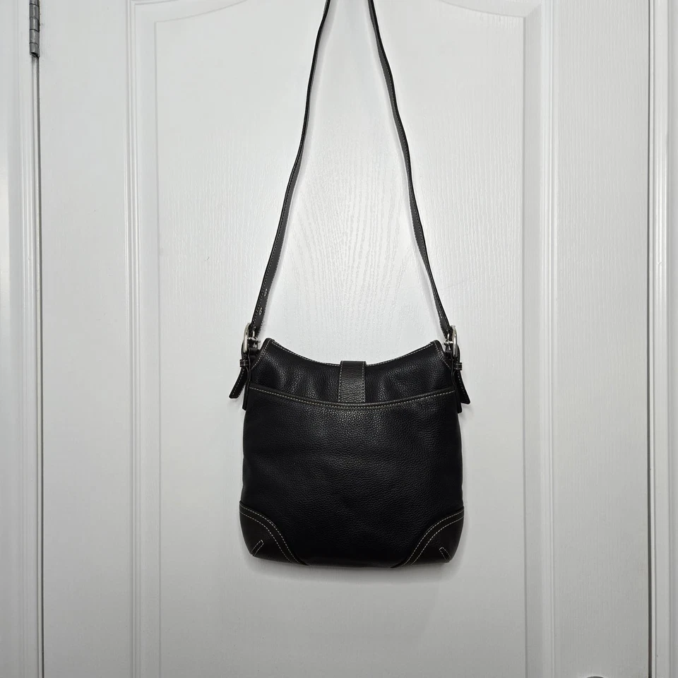 Bolso Bandolera Danier Cartera Cuero Guijarro Negro con Solapa Foto 4 de 4
