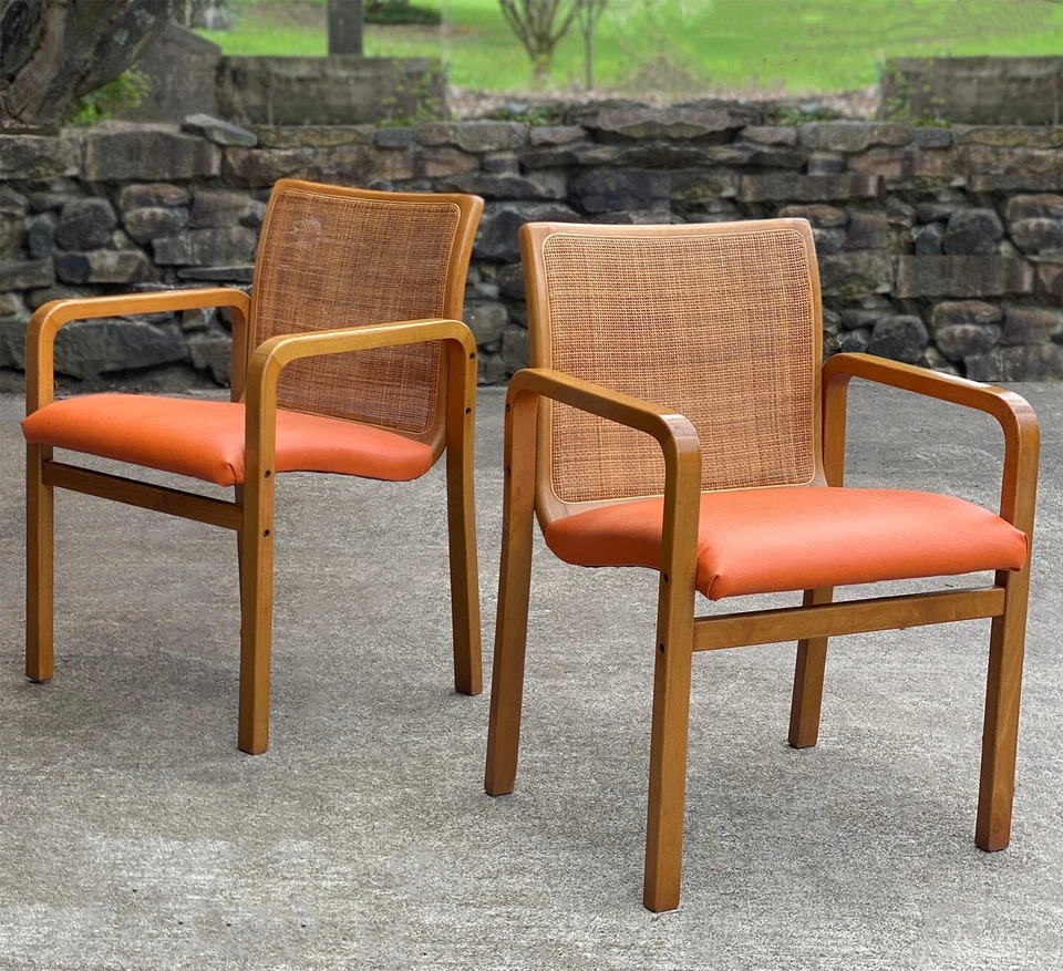 二十世纪中叶波西米亚弯木甘蔗背雕刻橙色俱乐部椅-一对 — 第 2/4 张图片
