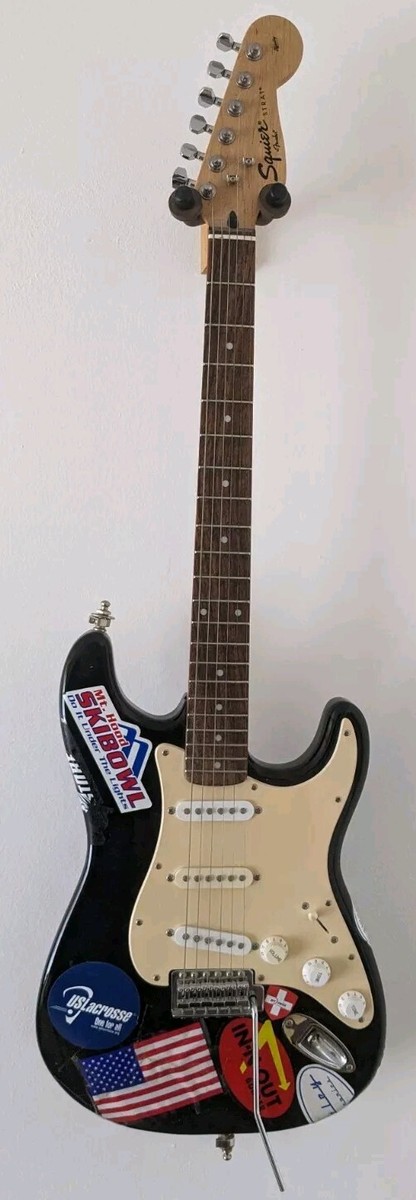 Squier Stratocaster by Fender (ケースあり) Fender Squier Stratocaster Guitar Pack with Amp and Extras